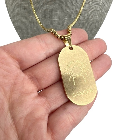 New FaithHeart Cancer Gold Tone Zodiac Dog Tag Rolo Chain Necklace - Picture 3 of 7